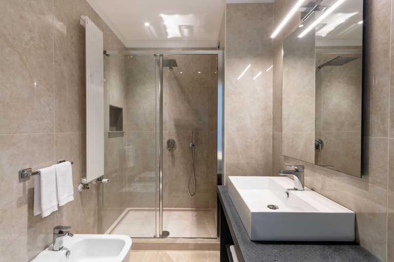 Bathroom 5, Hotel Netum Mare, Syracuse