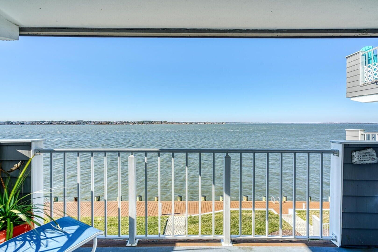 Property grounds 5, Harbour Island 204m 2 Bedroom Condo by RedAwning, Worcester