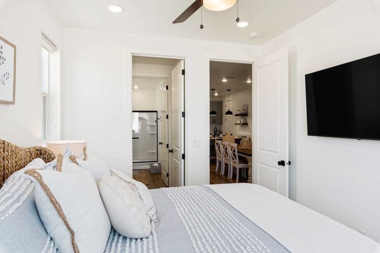 Bedroom 3, Anchor Oasis #87 by RedAwning, Washington