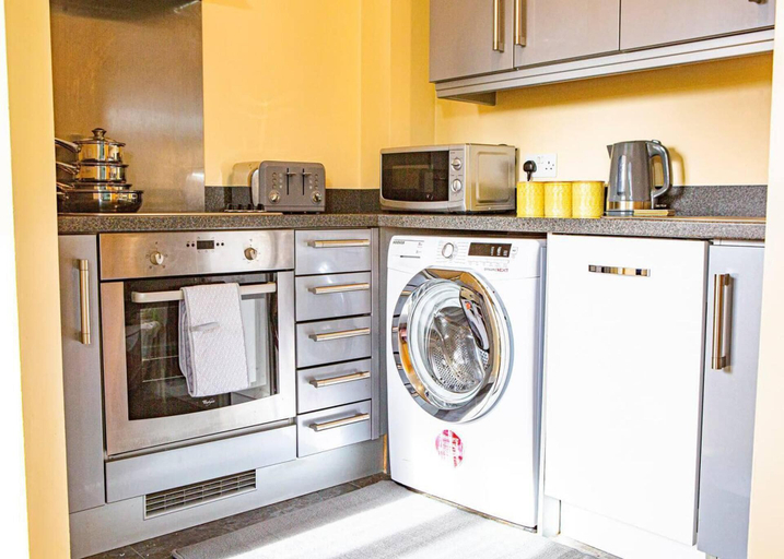 Others 5, Inviting 2-bed Apartment in Wolverhampton, Wolverhampton