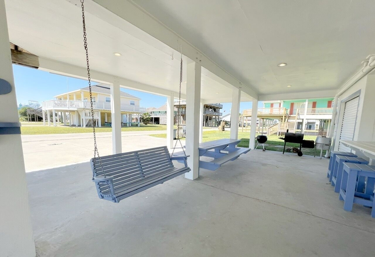 Property grounds 4, Beach'n Inn 3 Bedroom Home by RedAwning, Galveston
