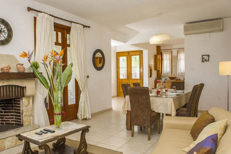 Others 5, Villa Minoas