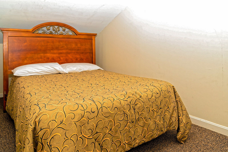 Bedroom 2, Parkers Motel, Grafton