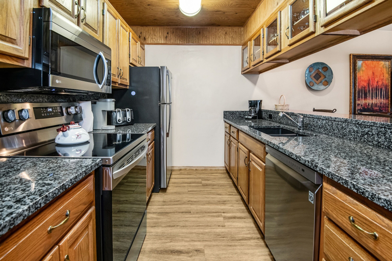 Private kitchen 4, Townsend Place B103 2 Bedroom Condo by RedAwning, Eagle
