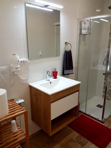 Bathroom 3, Pensión Sotelo, La Rioja