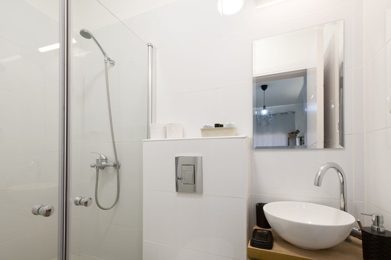 Bathroom 4, Aju Hillel 14