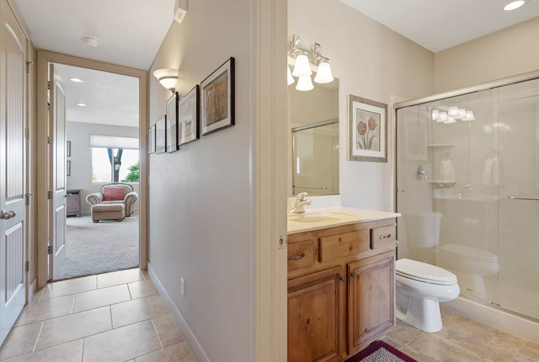 Bathroom 4, Tuscan Desert Vista #2001 by RedAwning, Washington