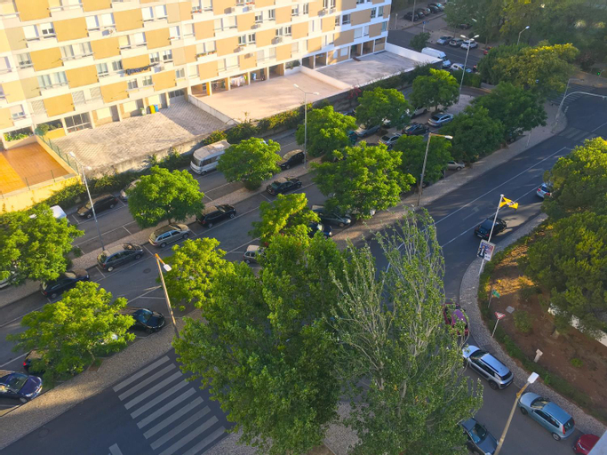 Lisbon Sky View 3BR Home + Near Airport + Free Parking, Loures