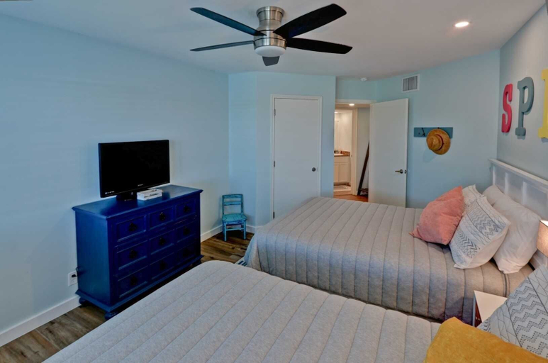 Room 5, Gulfpoint 3209 2 Bedroom Condo by RedAwning, Cameron