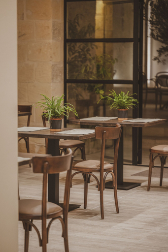 Food & Drinks 4, Maria Rosa Suites