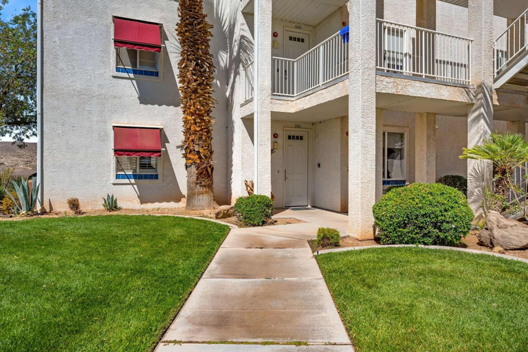 Exterior & Views 2, Tuscan Desert Vista #2001 by RedAwning, Washington
