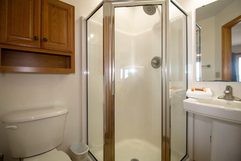 Bathroom 3, 759 Marlin Dr, Beaufort