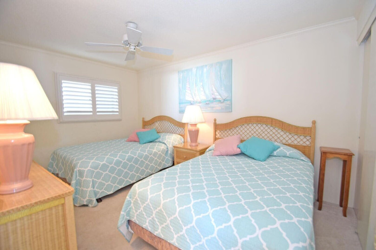 Room 2, Sungate 401 3 Bedroom Condo by RedAwning, Worcester