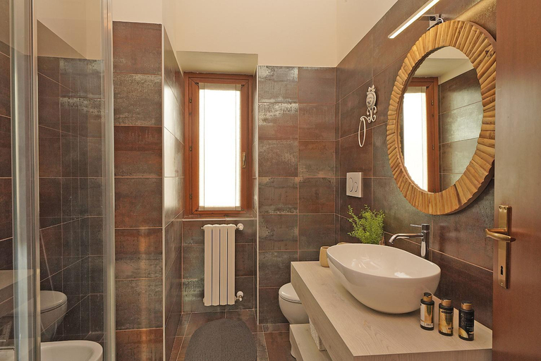 Bathroom 3, La Finestra sul Lago, Brescia