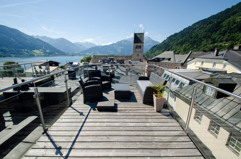 Room 2, Penthouse Seven Private Roof Terrace Lake View, Zell am See