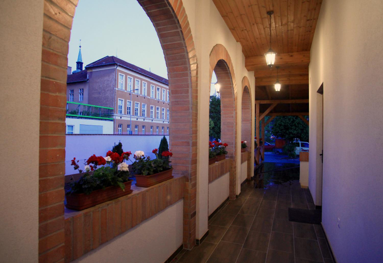 Others 4, Pizza Tabor Apartman, Miskolci