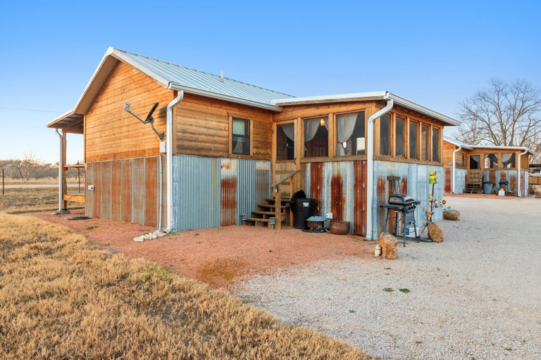 Exterior 4, Hollmig Sunset View 1 Bedroom Cabin by RedAwning, Gillespie