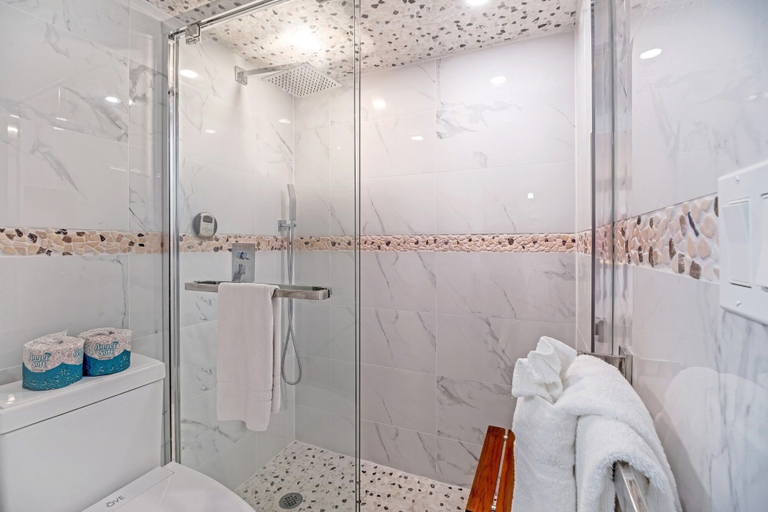 Bathroom 4, Newly Remodeled - 30th Floor Suite with EPIC Mountain Views, Honolulu