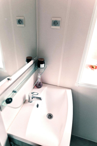 Bathroom amenities, Beautiful 2-bed House in Lagoa Torrinha, Algarve, Lagoa