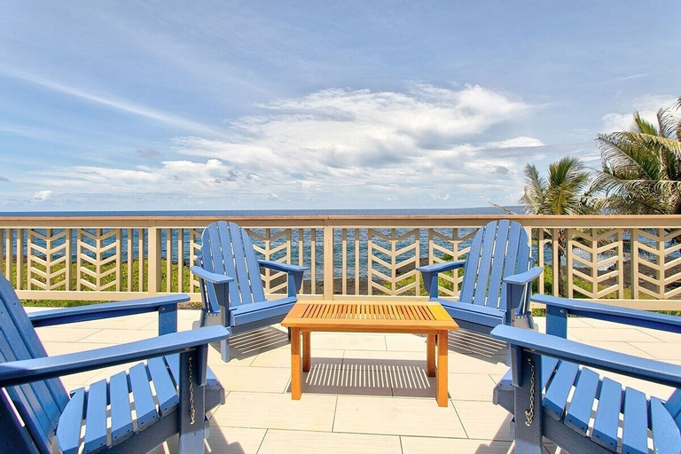 Paradise Ocean View 2 Bedroom Home by RedAwning, Hawaii