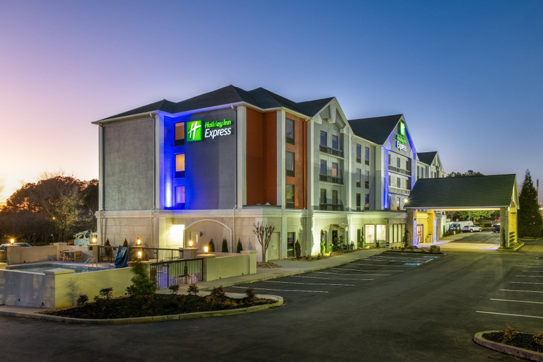 Exterior & Views