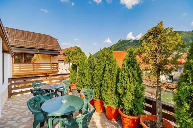 Others 4, Casa Ivett, Brasov