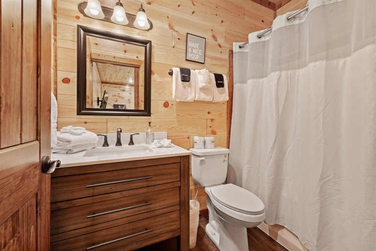 Others 2, Smokey Treats 5 Bedroom Cabin by RedAwning, Sevier