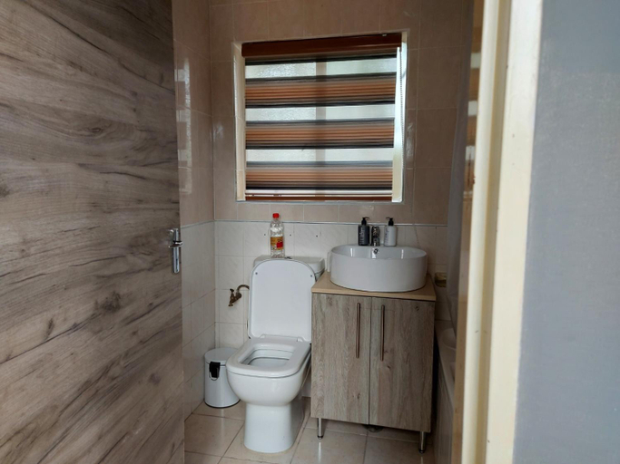 Bathroom 4, Recoupe, Buffalo City
