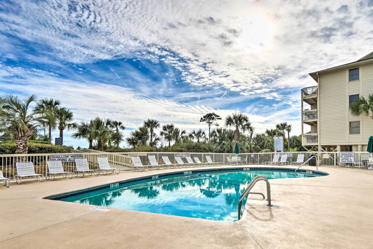 Sport & Beauty, Beachfront Condo with Pool Access in Hilton Head!, Beaufort