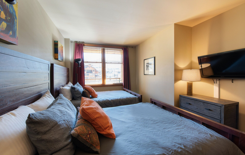 Room 4, Continental Divide View Riverside Condo - Zephyr Mountain Lodge Select-Rated 2510, Grand