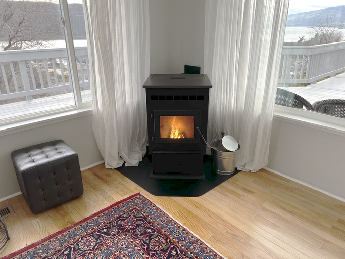 Interior, Point Lyle 3 Bedroom Home by RedAwning, Klickitat