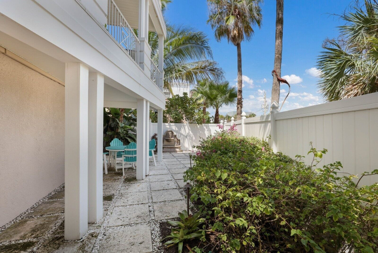 Exterior & Views 2, Blue Water Escape 3 Bedroom Villa by RedAwning, Manatee