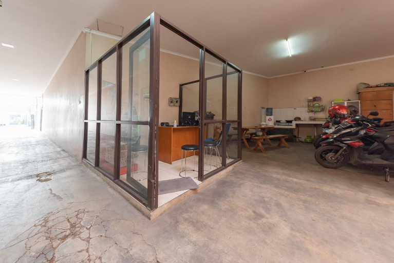 Public Area 4, RedDoorz Syariah near Exit Toll Subang, Subang