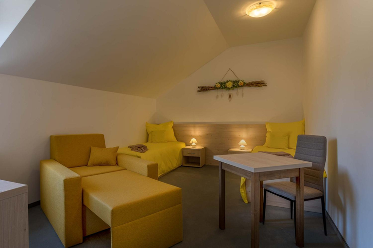 Others, Hotel U Nadrazi, Karlovy Vary