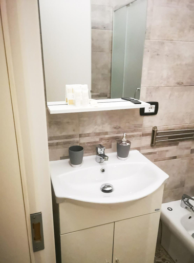 Bathroom 2, Villa Turicchio, Taranto