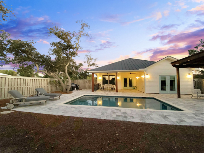 Sport & Beauty 4, Bid-a-wee Beach Bungalow 3 Bedroom Home by RedAwning, Bay