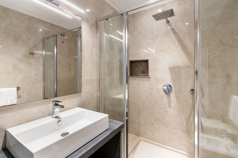 Bathroom 5, Hotel Netum Mare, Syracuse