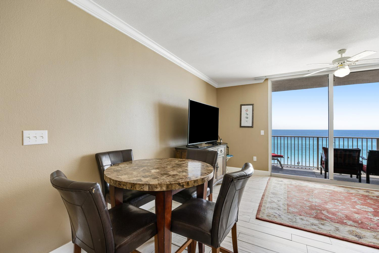 Dining Room 7