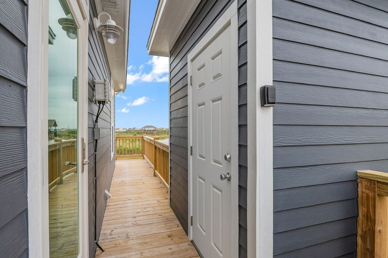 Property grounds 2, Soggy Bottom 3 Bedroom Home by RedAwning, Galveston