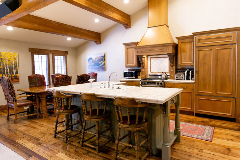 Private kitchen 4, Expansive Four Bedroom Suite at The Chateaux 4 Condo by Redawning, Summit