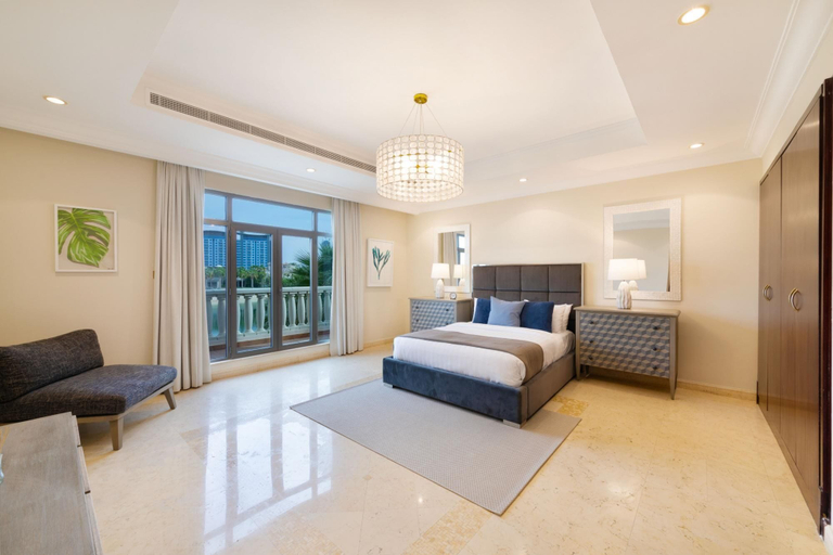 Room 5, Private Pool Beach Access Villa w Cinematic Vws, Dubai