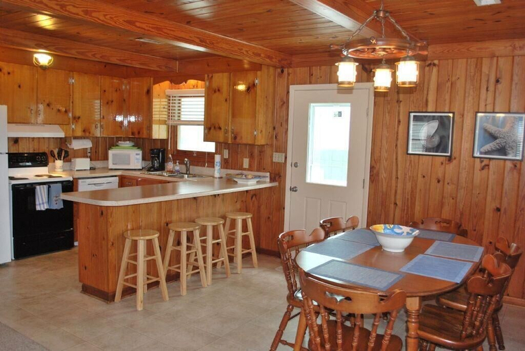 Private kitchen 4, The Lee Cottage 3 Bedroom Home by RedAwning, Brunswick