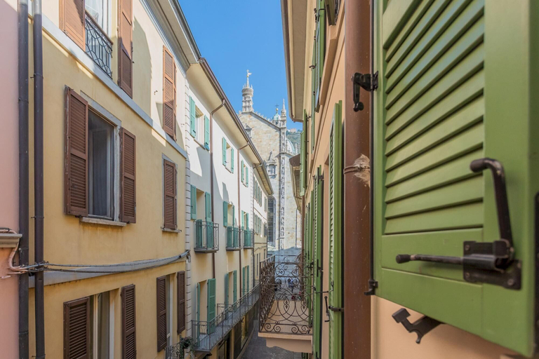 Room 2, Modern Stylish Apartment in Como City, Como