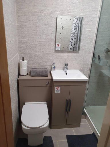 Bathroom 4, Immaculate 2-bed Apartment in Leigh, Wigan