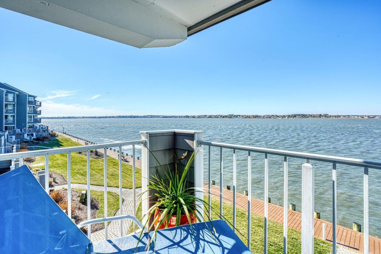 Property grounds 4, Harbour Island 204m 2 Bedroom Condo by RedAwning, Worcester