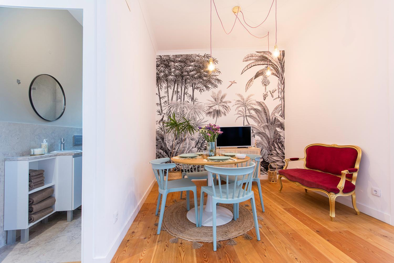 Shared lounge/TV area 2, Charming Apartment in Private Condominium at Graca, Lisbon