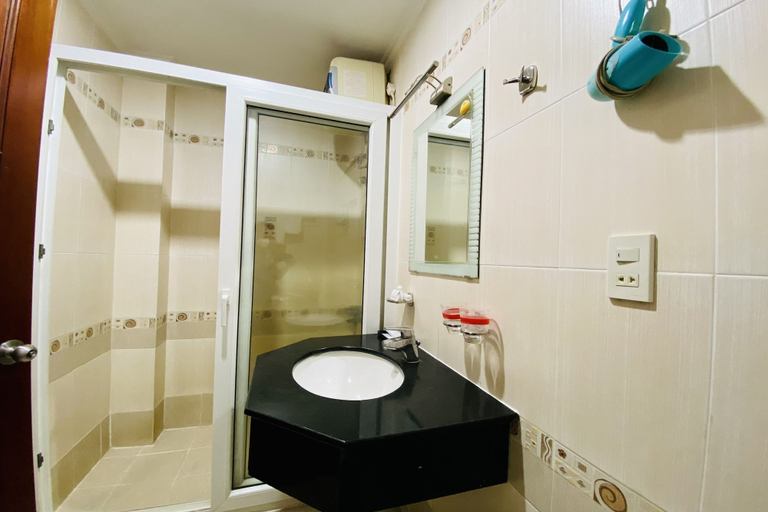 Bathroom 3, Binh Hung Hotel, Tân Bình