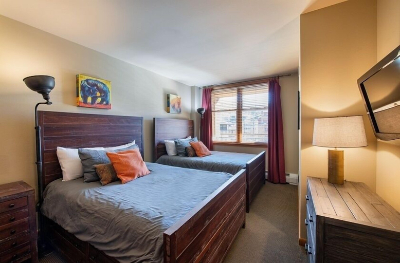 Room 5, Continental Divide View Riverside Condo - Zephyr Mountain Lodge Select-Rated 2510, Grand