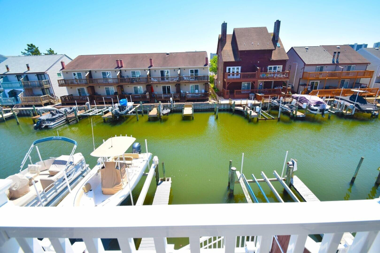 Marina, Harbour Bay 34 2 Bedroom Townhouse by RedAwning, Worcester