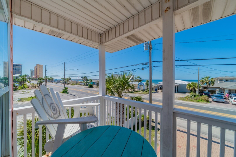 Paradise By The Pier 2 Bedroom Home by RedAwning, Bay